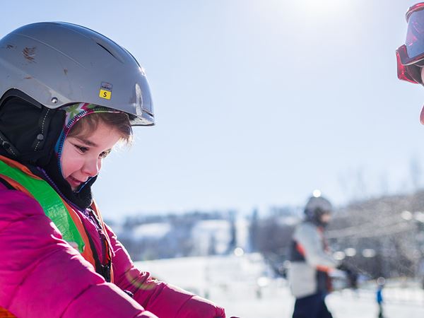Children skiing